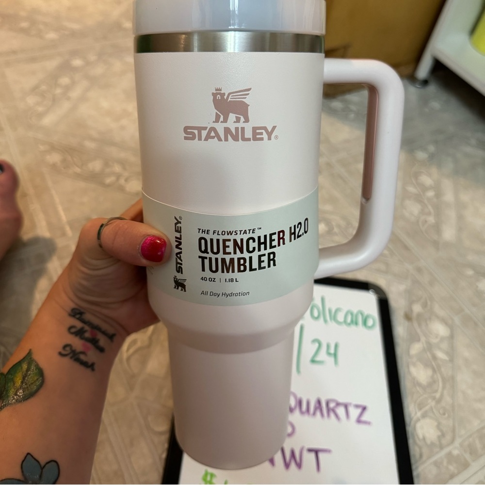 NWT 40oz Rose Quartz 2.0 Stanley Cup
